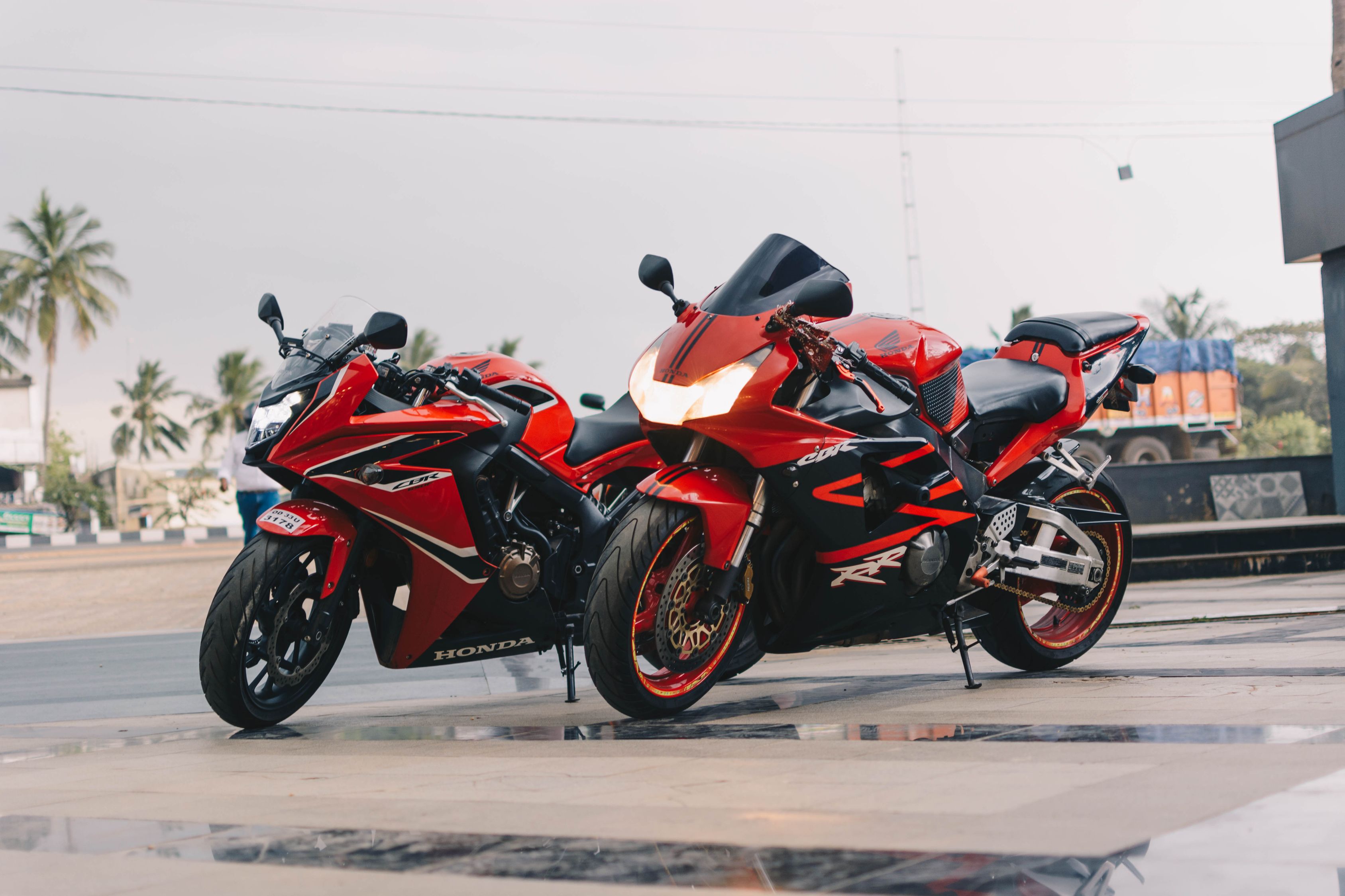 「本田cbr400rr」〃本田CBR400rr,限量版深蓝糖果色黑色 「本田cbr400rr」〃本田CBR400rr,限量版深蓝糖果色黑色