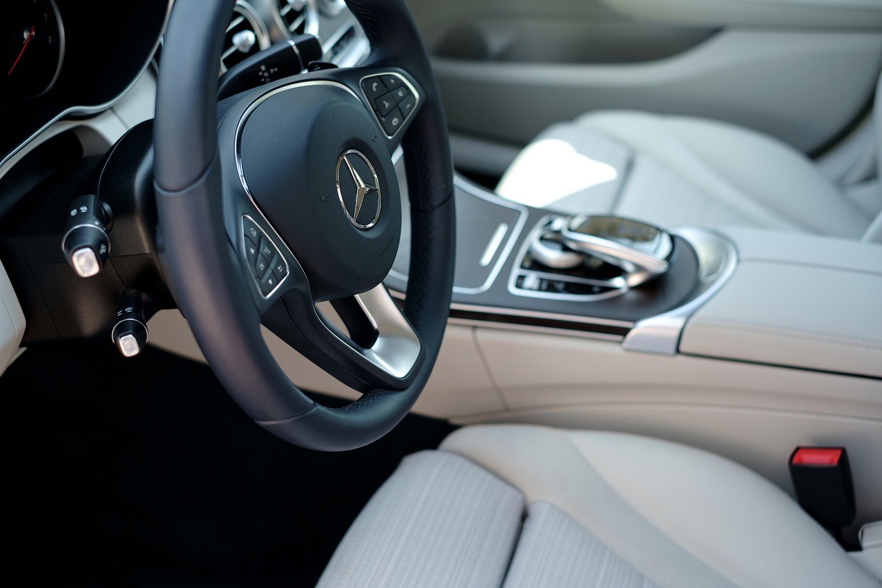 奔驰c200运动版(奔驰c200运动版图片)